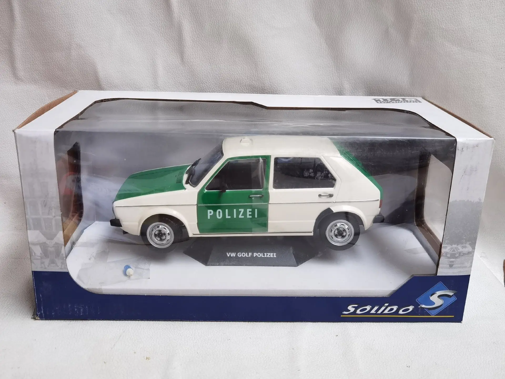 

Diecast SOLIDO 1/18 Scale VW POLIZEI O8Q3 Alloy Car Model