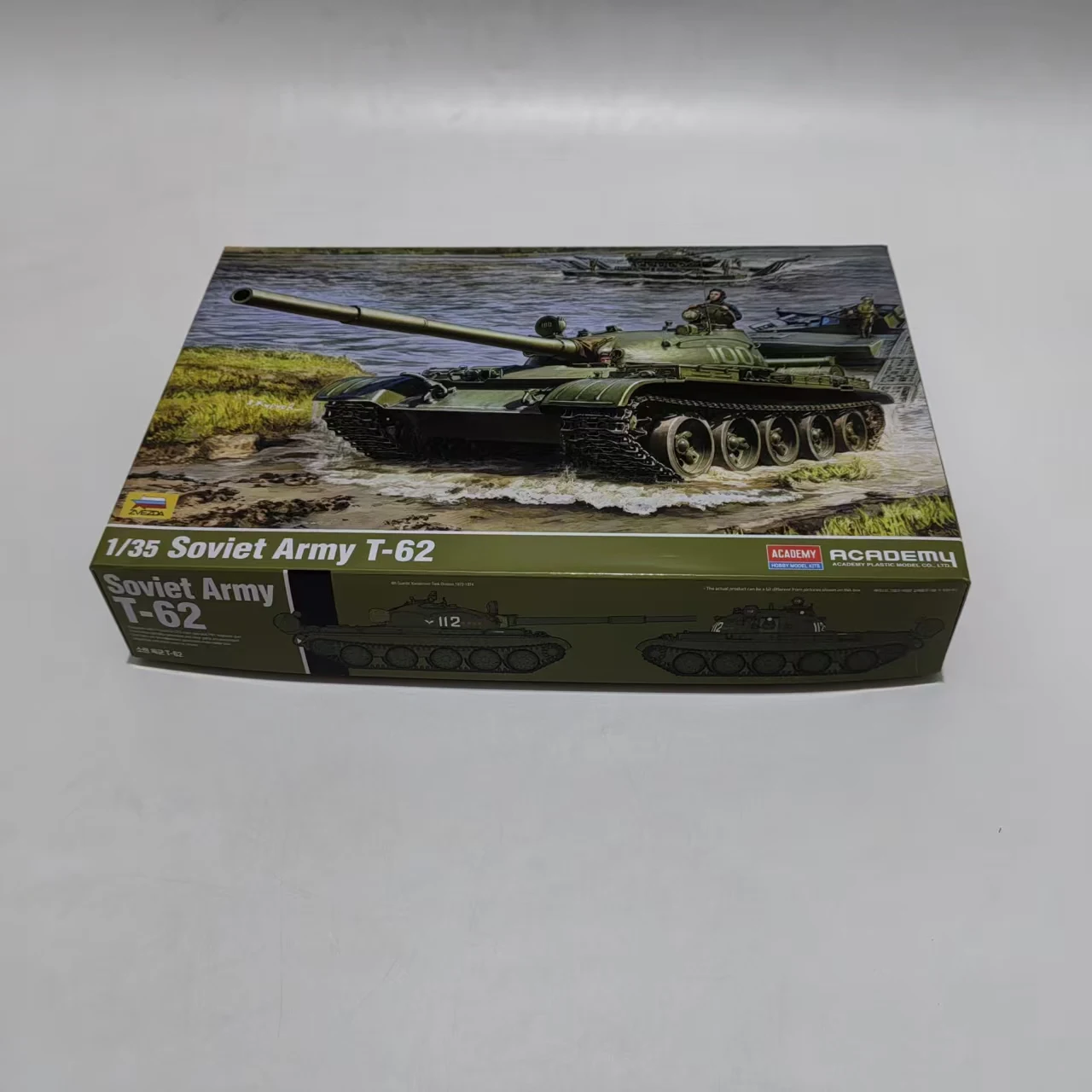

AC13553 ACADEMY 1/35 Сборная модель советского танка Т-62, военный конструктор