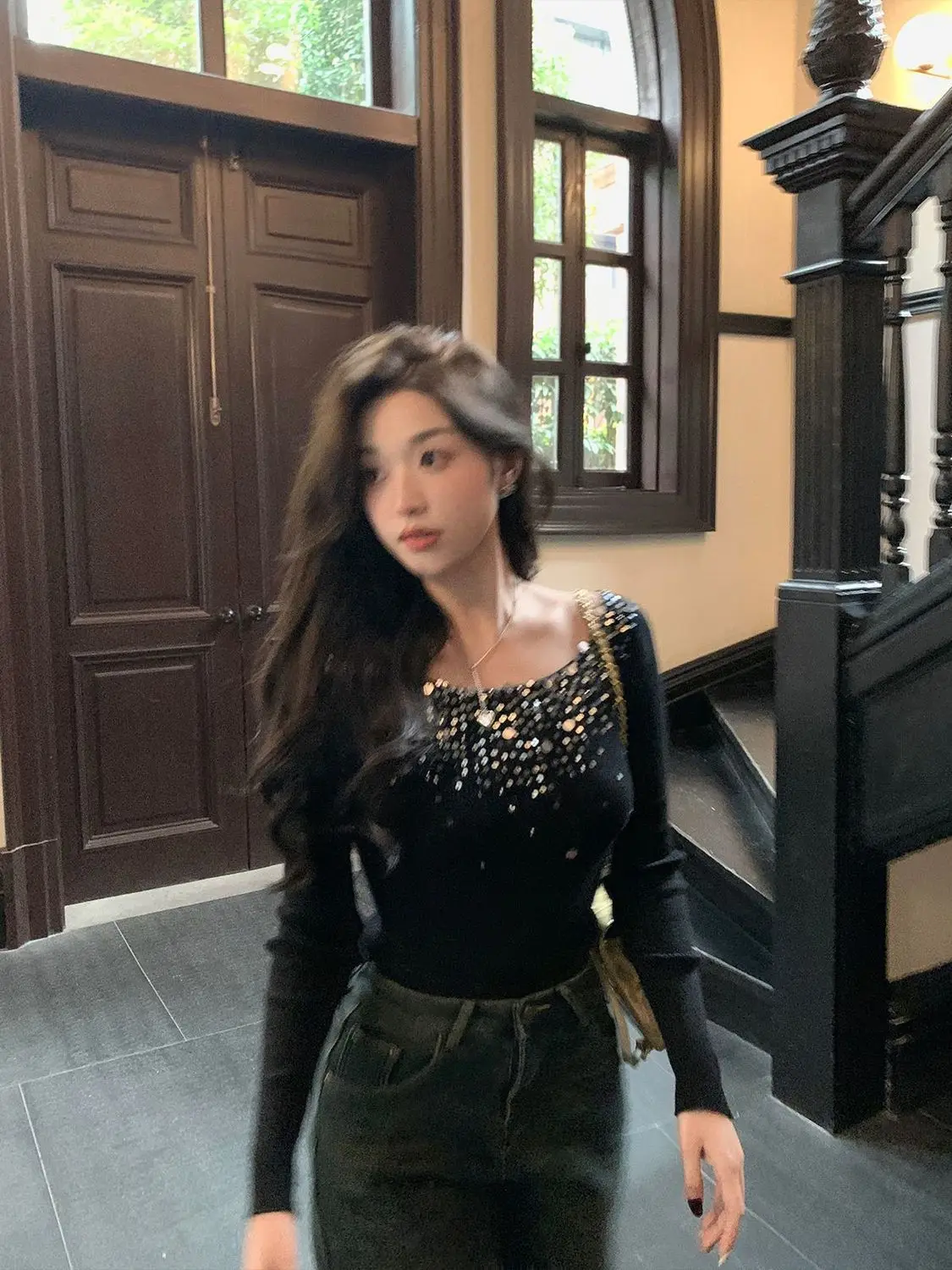 

French Elegant and Elegant Low Round Neck Sequin Knitted T-shirt Thin Sequin Knitted Sweater Top