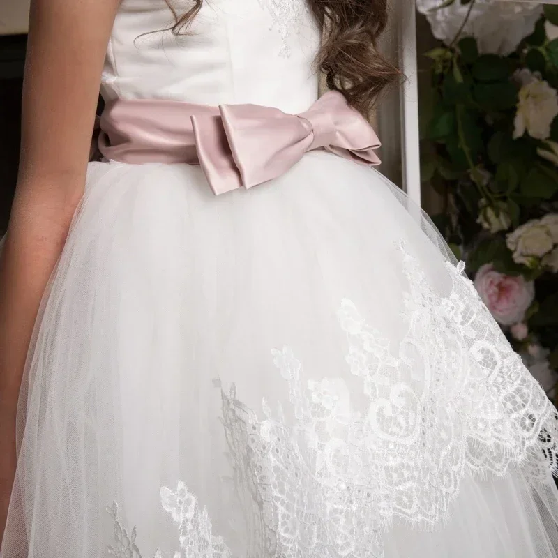 Vestido de princesa sem mangas com apliques de renda de tule branco personalizado com cinto de laço rosa para casamento, aniversário, banquete, vestidos de flores para meninas