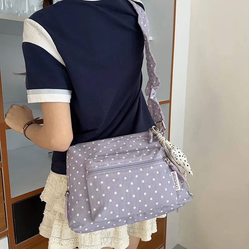 Koreanische Umhängetasche aus Segeltuch mit Polka Dots, leichte, lässige Damen-Umhängetasche für den Sommer, süße, niedliche, vielseitige Pendler-Handtasche – Detail 13