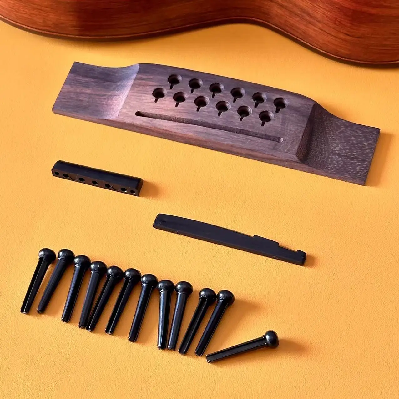 Stegset aus Palisander für Akustikgitarre mit Stiften, Mutter und Sattel, obere untere Saitenkissen für Folk-/Klassiker-/Uku-Gitarrenzubehör – Detail 10