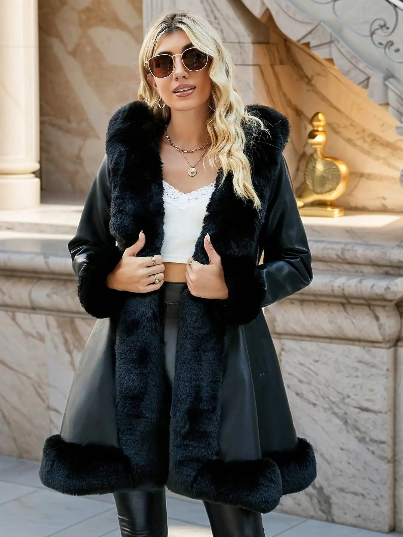 Moda de invierno para mujer |   Chaqueta de PU de lujo con forro, capucha y cinturón de piel sintética