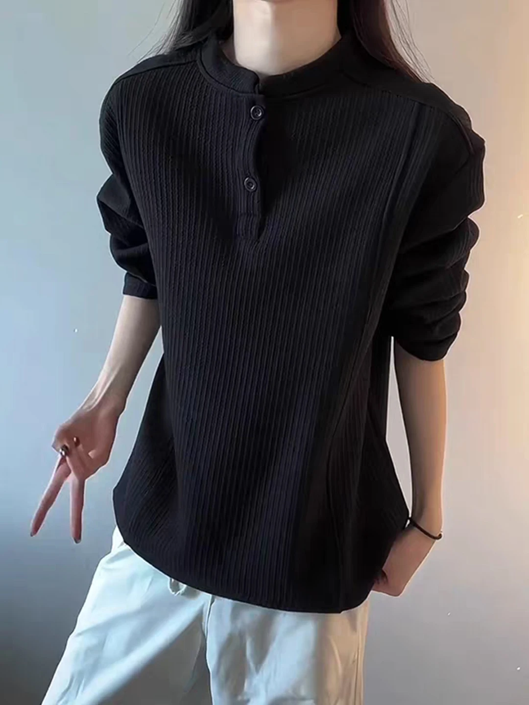 Camiseta térmica de hombre con cuello Henley y rayas horizontales, de manga larga, de forro polar grueso para invierno, estilo americano con hombros caídos.