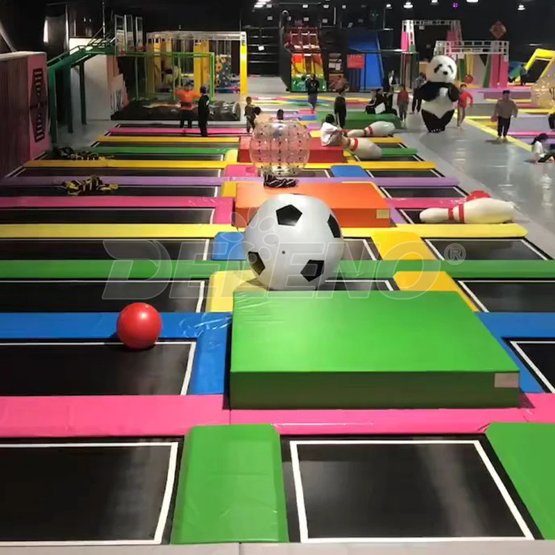 

Крытая игровая площадка в стиле «Счастливый парк развлечений» для детей и взрослых, комбинированный батут для нескольких игр и мягкая деревянная зона для скалолазания