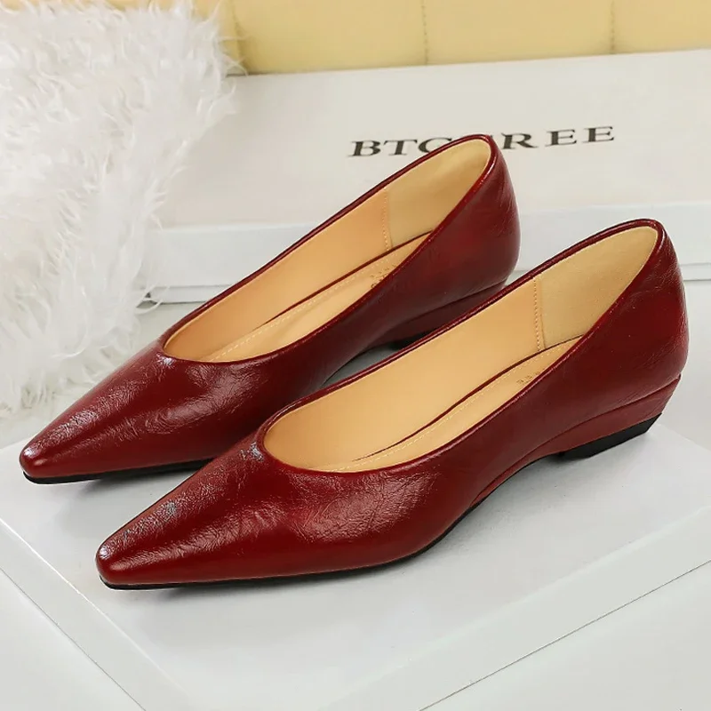 

Shoes Low heeled women's shoes wedge heels pointed tip Ladies shoes Commuting professional Women shoes 5 color Low heels