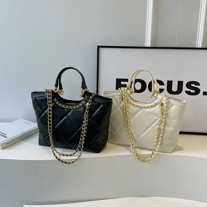 

Light Luxury Fashion Style Diamond Tote Bag 2025 New Large-capacity Portable Women's Bag Chain Fashion Messenger Bag