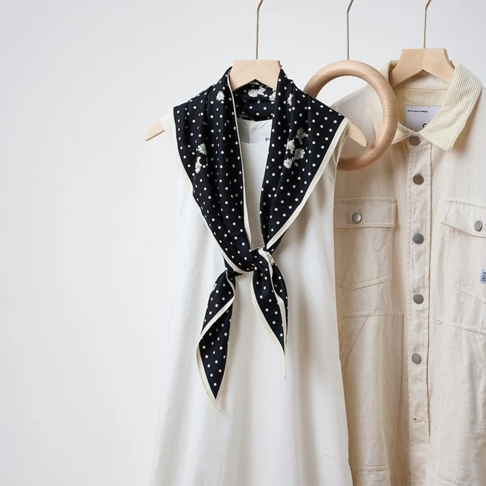 

Trendy Polka Dot Daisies Women's Headscarf Versatile Multifunctional Shawl Advanced Clothing Accessories Hip Curtain for Women