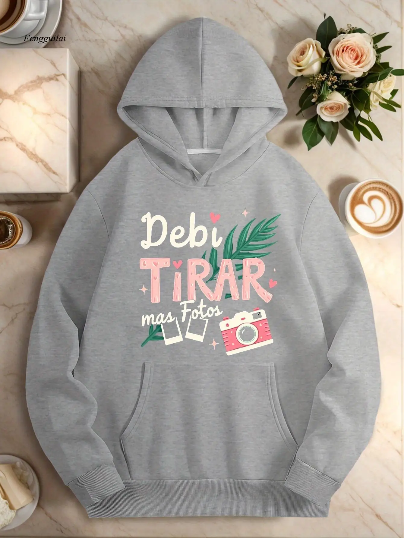 Grünes Kapuzenpullover mit spanischem Zitat – Pullover mit Fotografie-Grafik