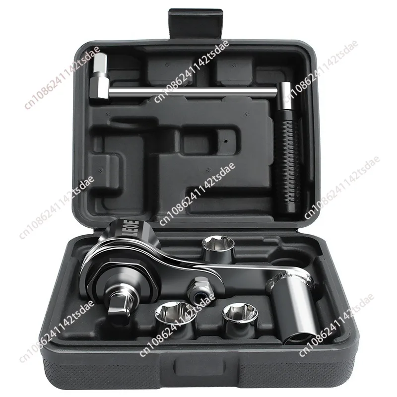 

Off-road vehicle labor-saving wrench force-increasing tire unloading nut remover