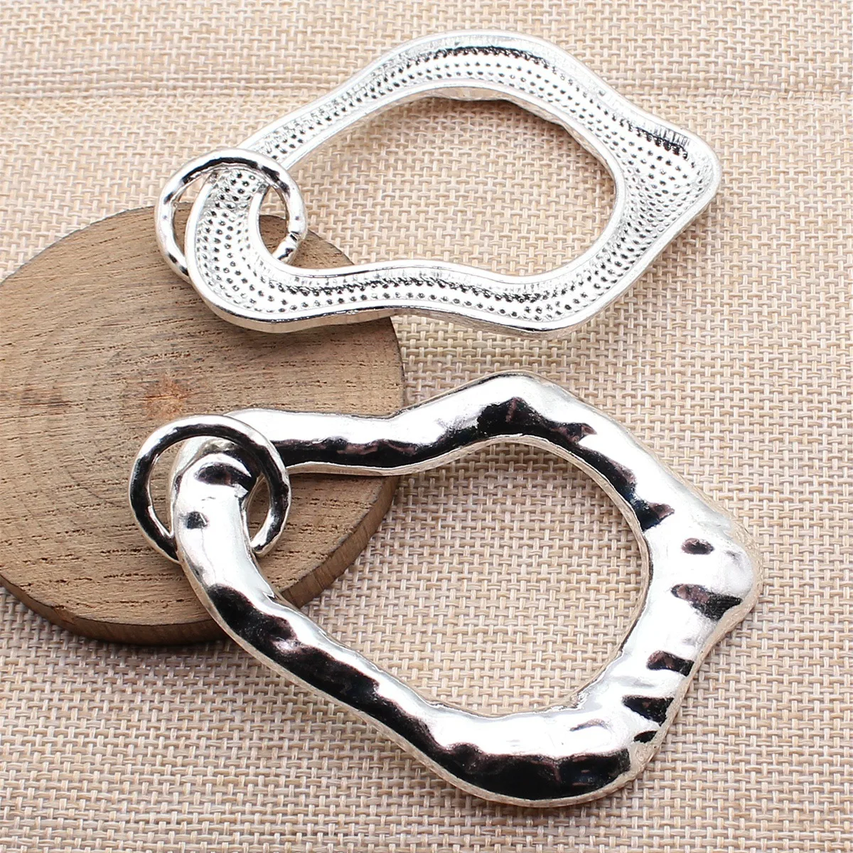 

2pcs 86x59mm(3.39x2.32inch) Antique Silver Color Geometric Hammered Irregular Hollow Circle Pendants Jewelry Making Accessories