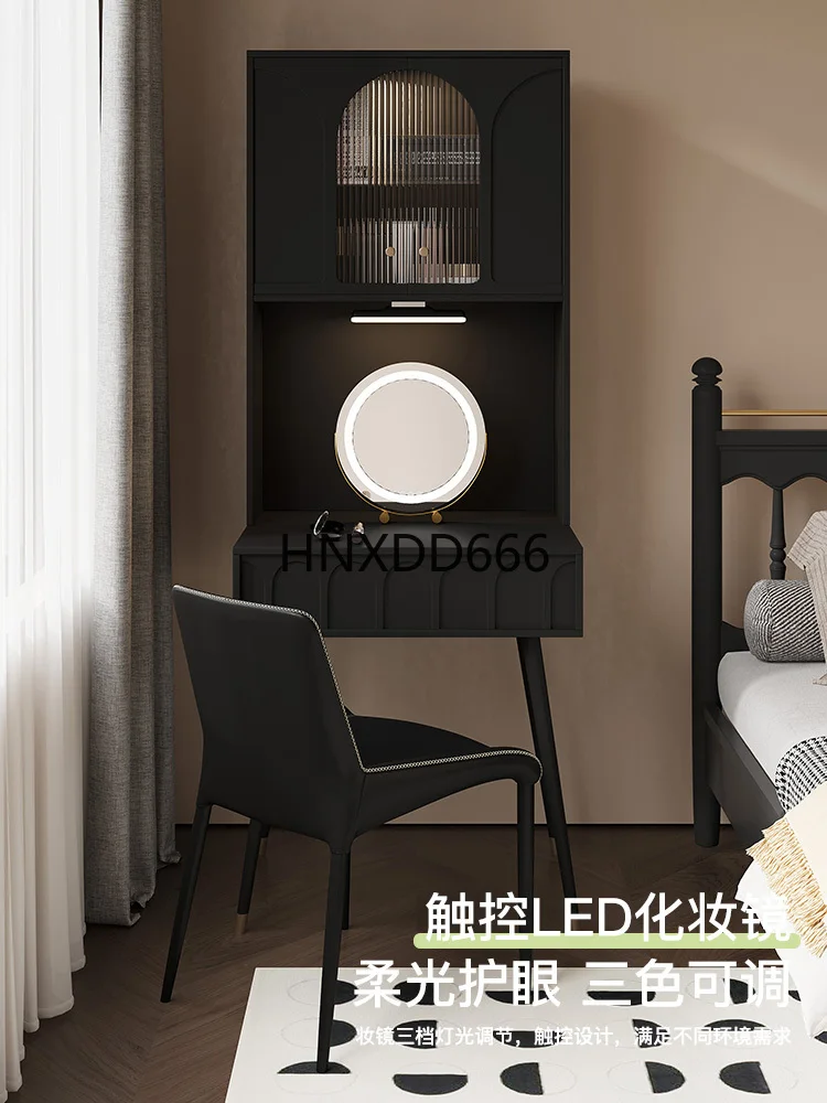 Comò e scrivania neri semplici e moderni integrati