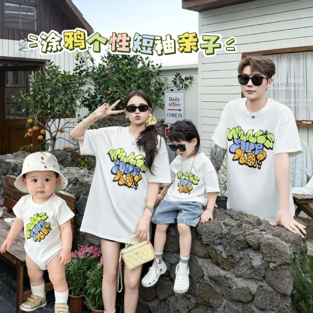 2026 Summer Family Matching Outfits Graffiti Print T-Shirts Mommy and Me Tees Dad & Baby Casual Tops for Photoshoot Bodysuit