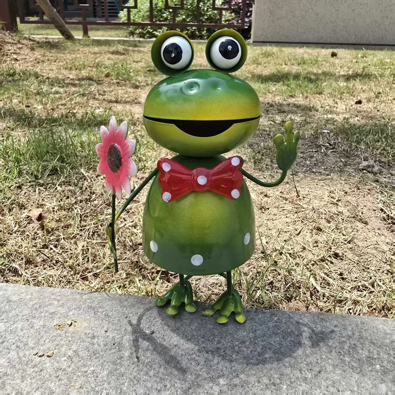 Cartoon-Frosch-Figur, Metall-Hängeornament, wasserdichte Eisenkunst-Dekoration für Terrasse, Garten, Hof, Rasen – Detail 6