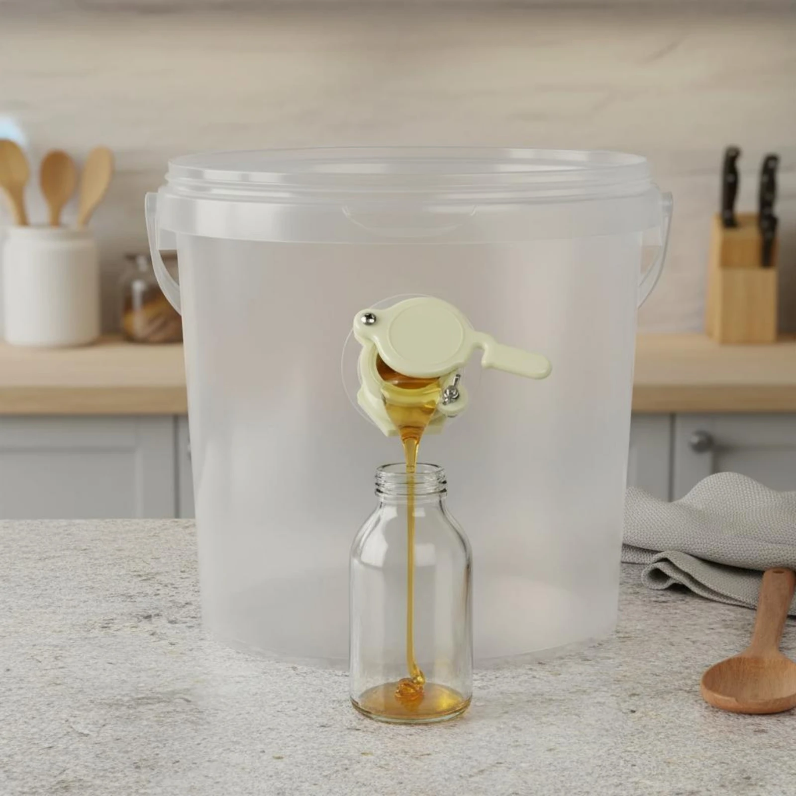 

5 Gallon Honey Pail Versatile Honey Pail with Gate Tap 20L Food-Safe Plastic Pail Sturdy Duty Safe Plastic Safe Material