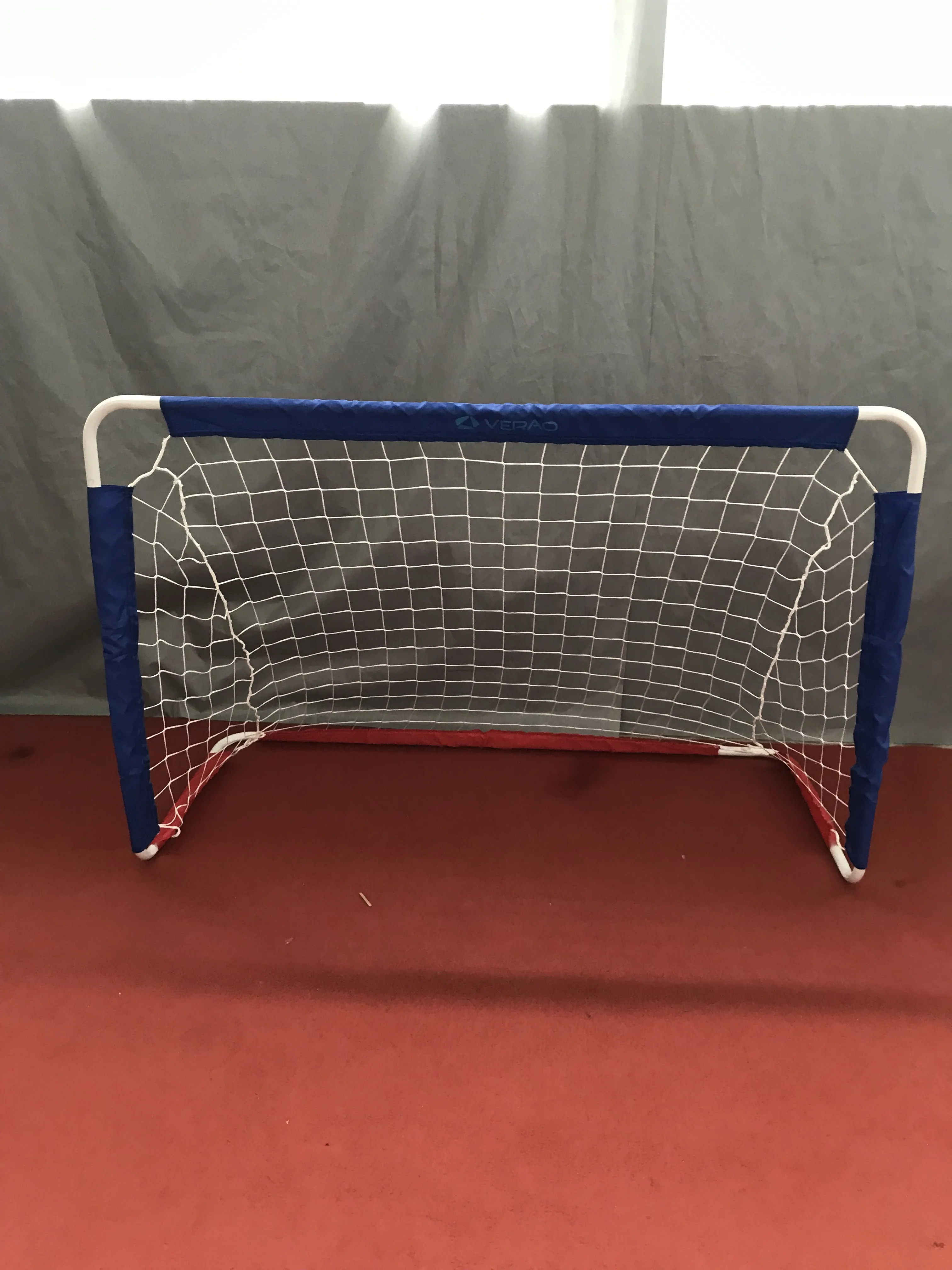 Porta de fútbol fitness portátil para entrenamiento en equipo de fútbol infantil.