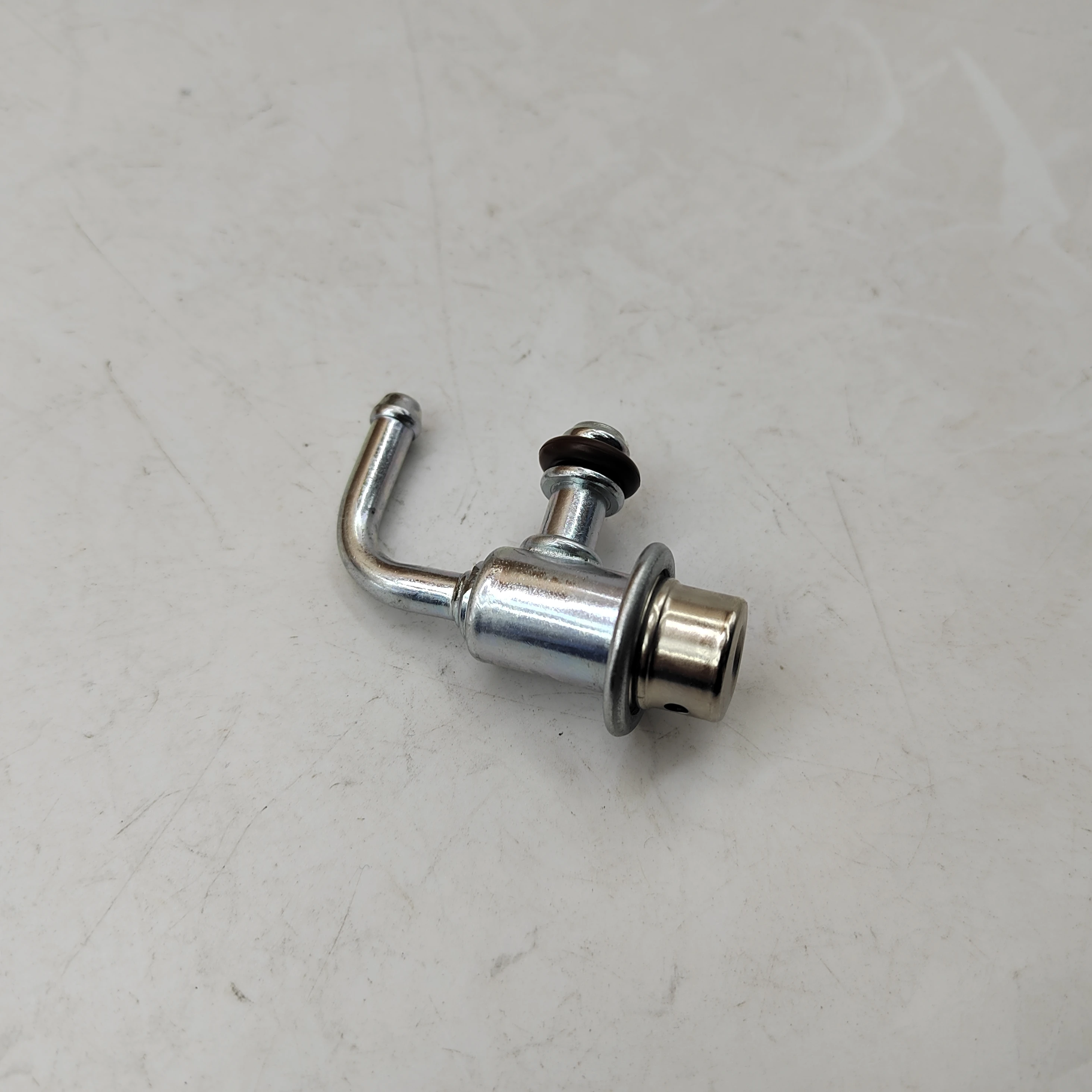 Fuel Pressure Regulator For Mitsubishi Montero Pinin Pajero iO Toyota Lexus 23020-70010 2302070010