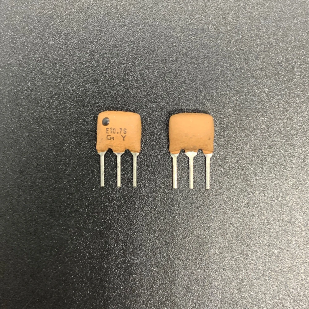 100pcs/ ceramic filter SFE10.7MS2-D 10.7MHZ 10.7MS2 straight plug 3-pin black dot 230K