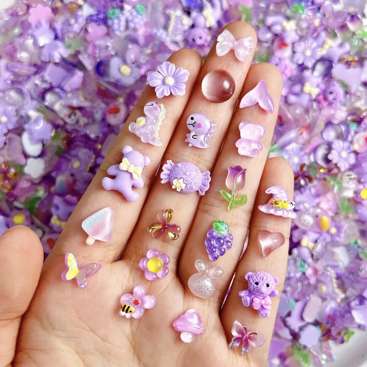 Mixed Sweet Taro Purple Series Nail Charms 3D Żywica Kwiat winogron Niedźwiedź Motyl Ozdoby do paznokci Materiały do majsterkowania Rzemiosło