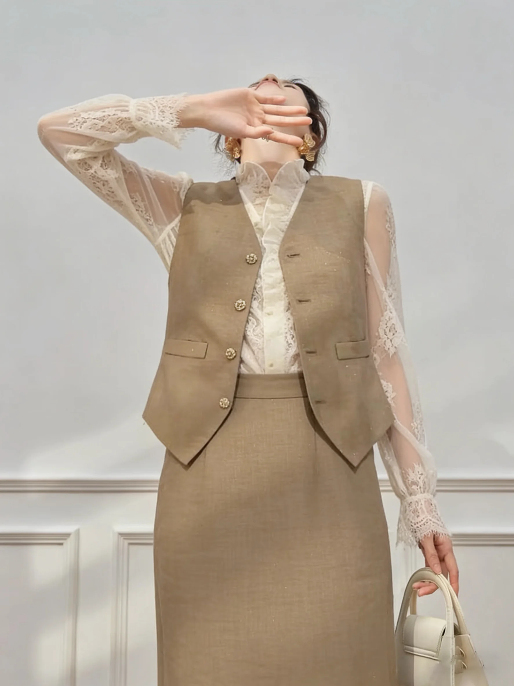 

Retro Vest Shirt Half Skirt Women's Set Light Color High Waist Spring New Style Complete OOTD Fashionable Casual Loose Fit