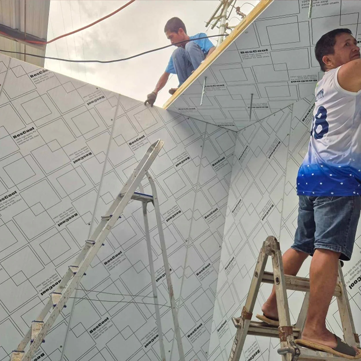 Vendita calda Congelatore a bassa temperatura Camminata nel congelatore Sala commerciale per celle frigorifere per vendita al dettaglio e in negozio