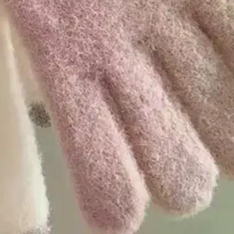 Women's Stylish Thick Polyester Winter Gloves Touchscreen Compatible Fleece-Lined Knitted Gloves With Separate Fingers