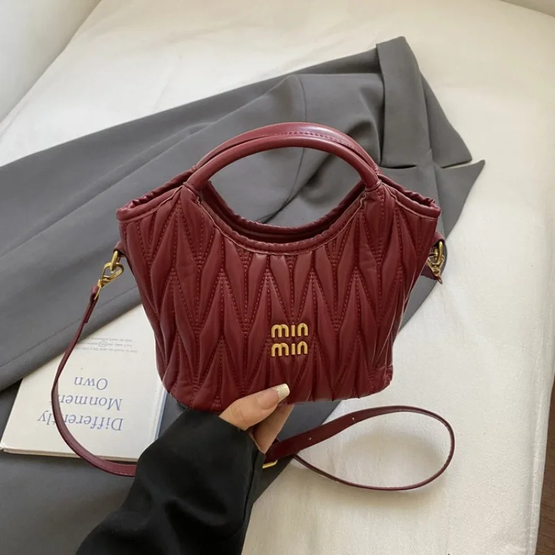 

Luxury Women's Shoulder Bag Made Of Houndstooth Leather Boasting Designer Inspired And Paris Vintage Look​