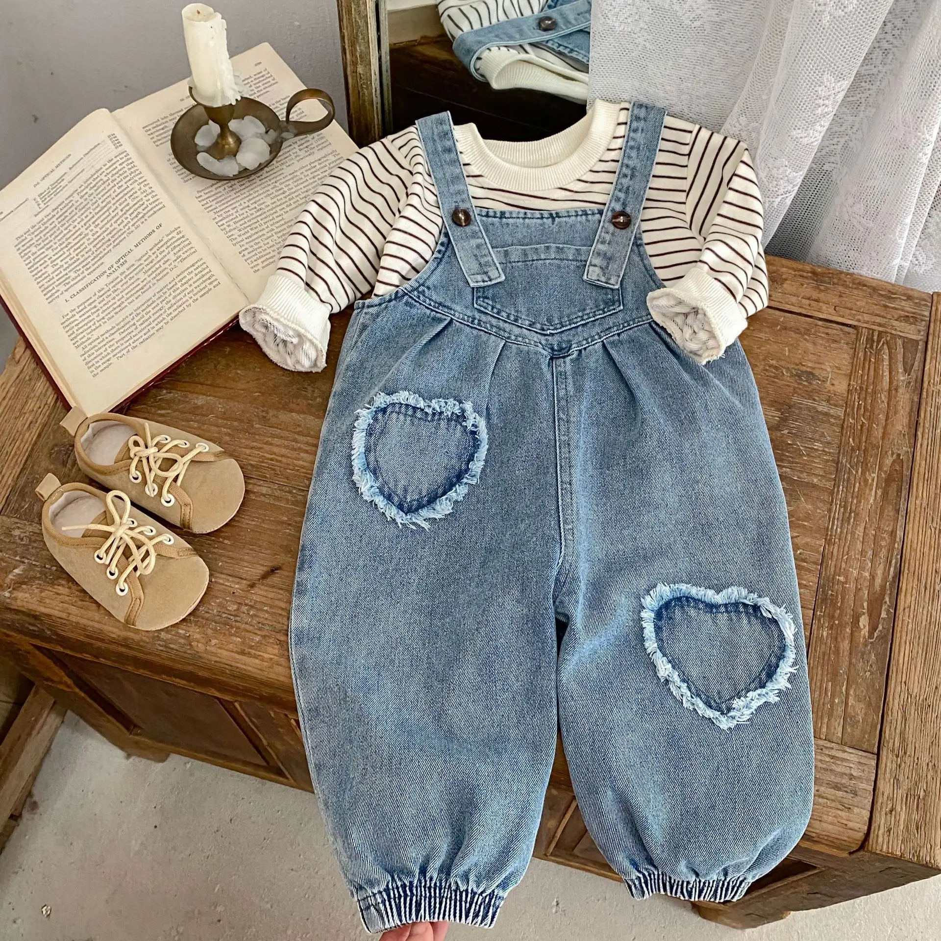 

2025 Autumn New Baby Denim Overalls Infant Girl Heart Strap Trousers Solid Toddler Boy Casual Pants Baby Loose Jeans Jumpsuit