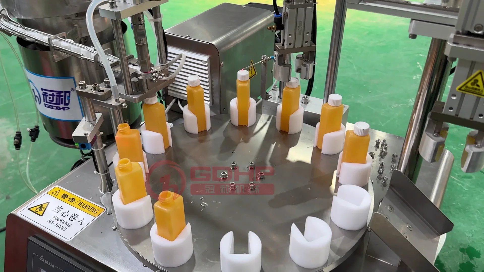 New Semi-automatic Desktop Liquid Filling & Capping Machines Beverage  PET Glass Bottle Filling Machine