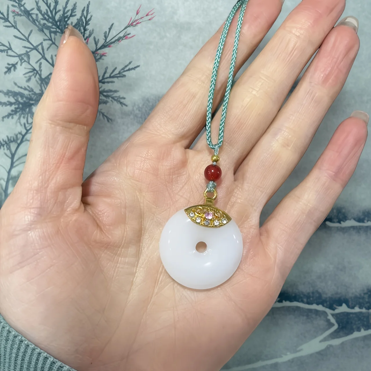 

Chinese Women's Necklace Round Jade Green Collarbone Chain Design Sexy Jewelry Accessories