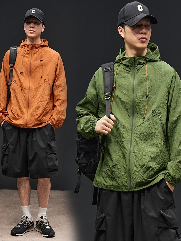 

Мужская летняя повседневная ветровка для активного отдыха, свободного кроя, с защитой от солнца, легкая, дышащая, из ледяного шелка, модная, с капюшоном, на молнии