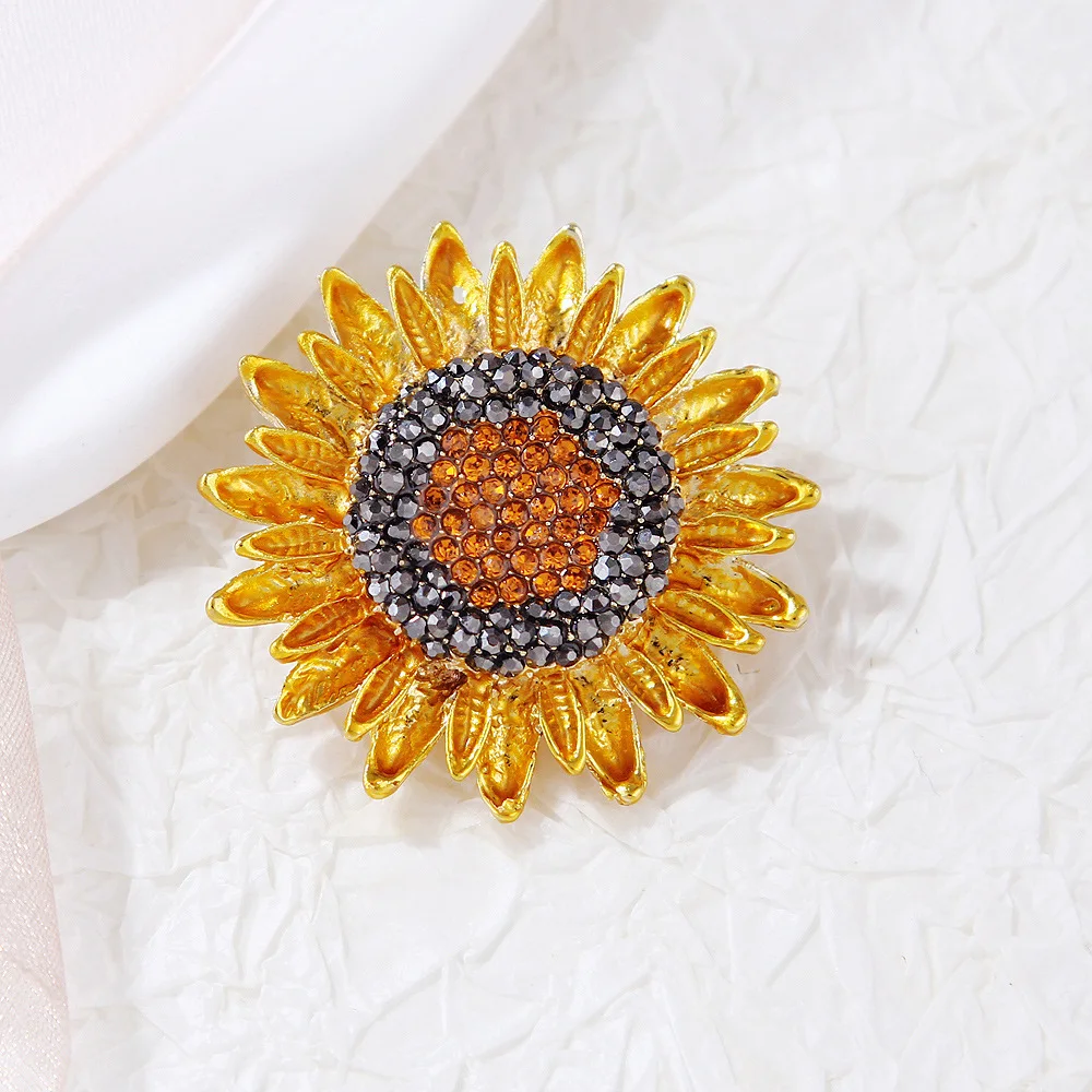 Gold Color Inlaid Rhinestone Sunflower Brooches For Women Luxury Designer Classic Vintage Metal Brooch Pins Jewelry Wholesale