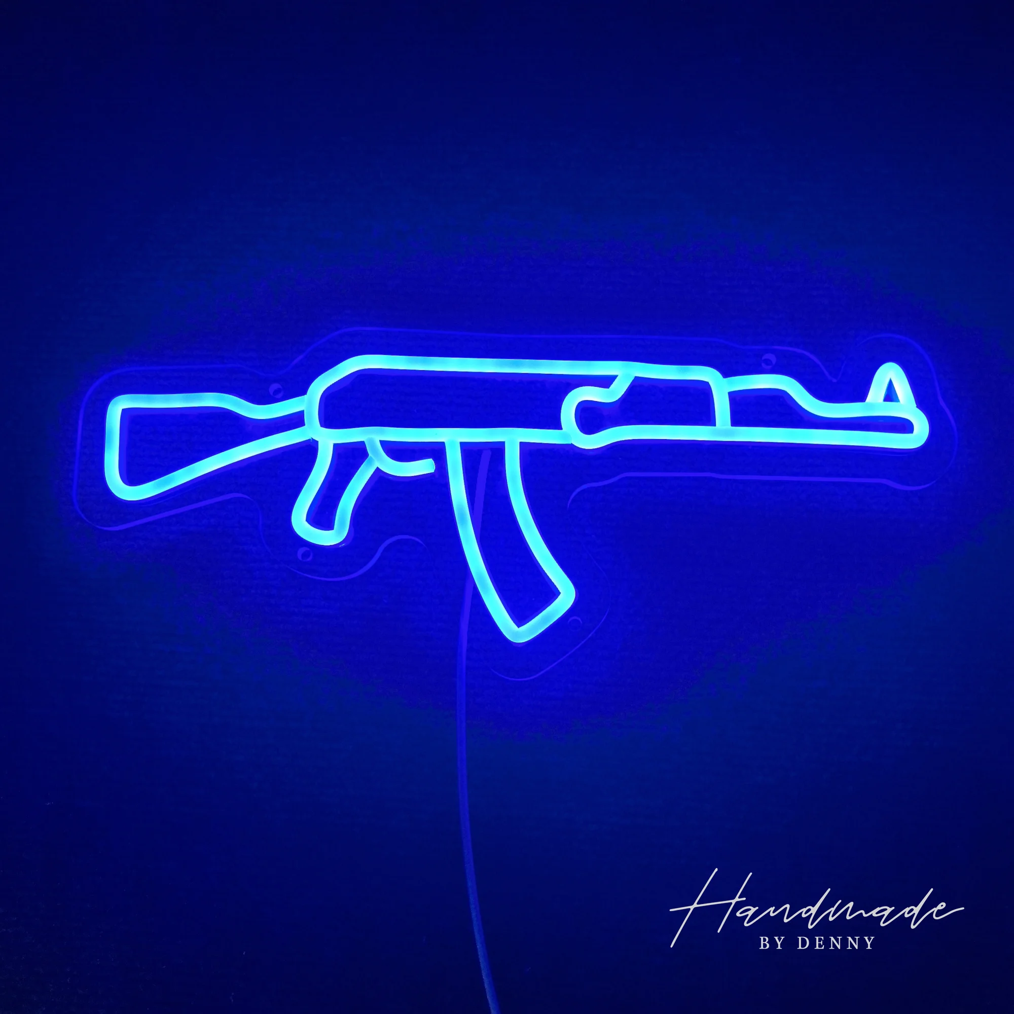 

Неоновая вывеска AK 47, светодиодный светильник в виде пистолета, светящаяся вывеска для игровой комнаты, клуба, крутой подвесной ночник, декор для игровой комнаты, магазина, мужской комнаты, настенный декор.