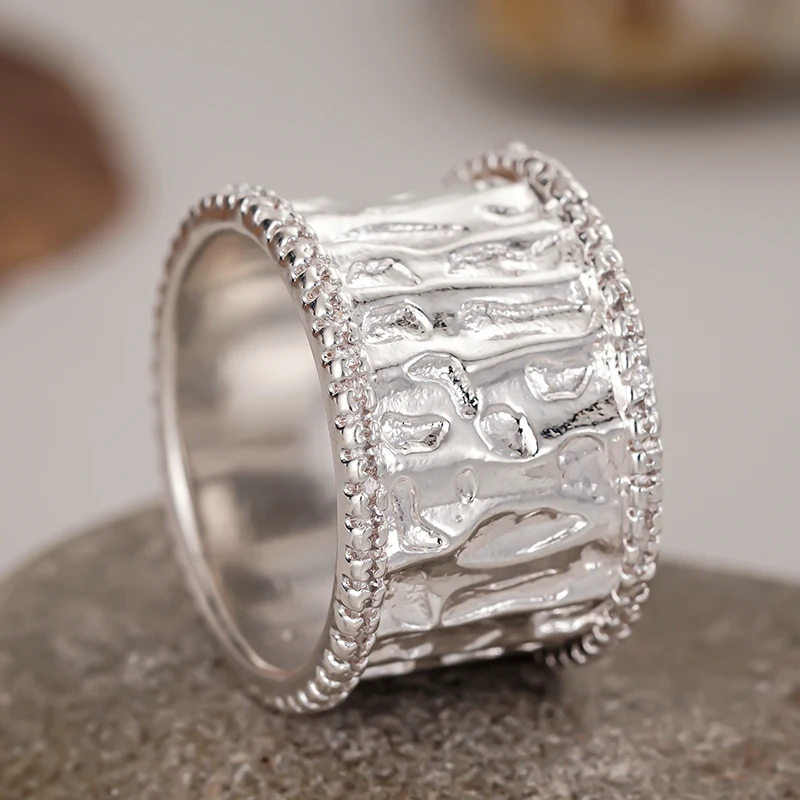 Huitan Heller, stilvoller Ring für Damen, stilvoll, trendig, silberfarben, Finger-Accessoires, anmutiges Temperament, Hochzeit, Party, Schmuck