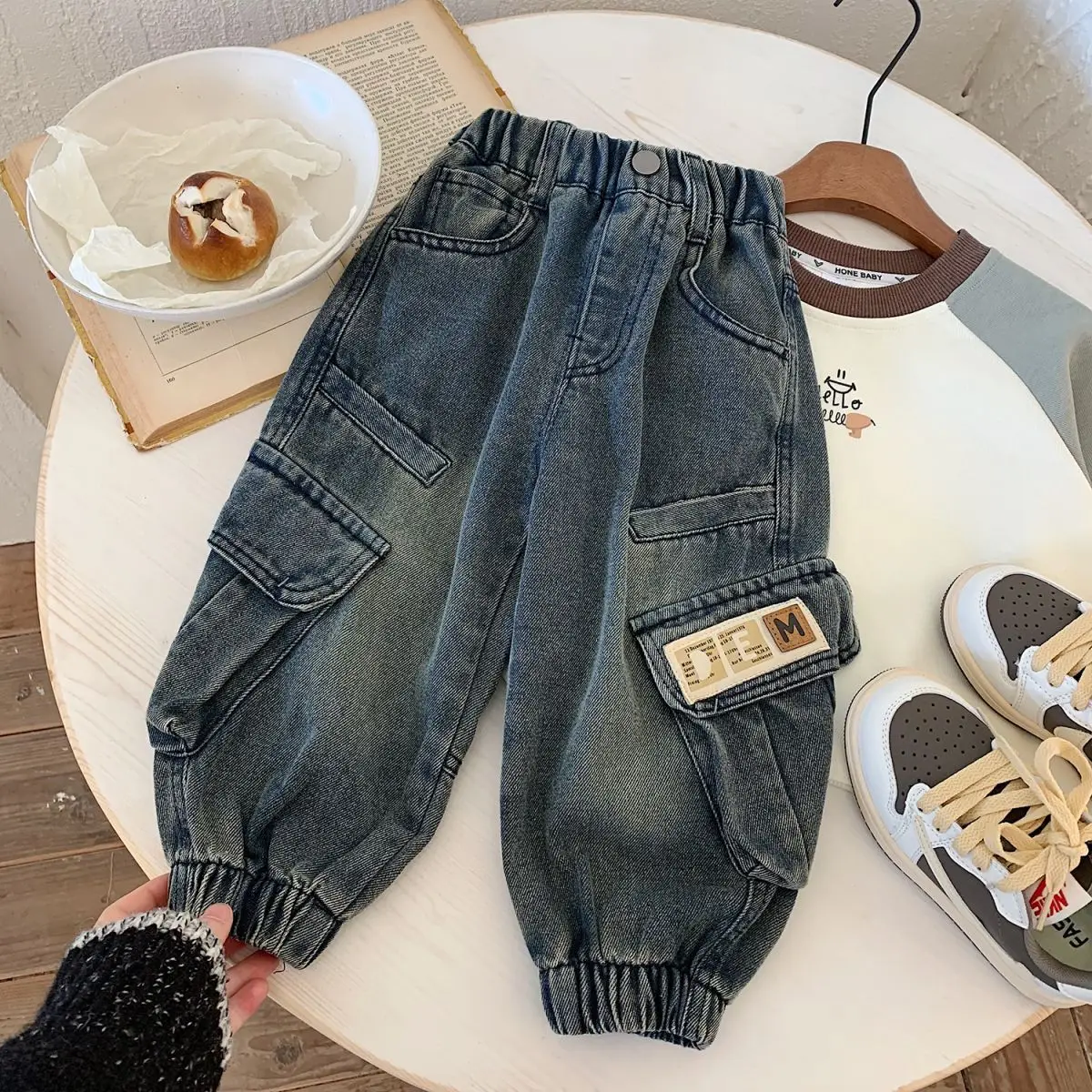 

Spring and Autumn Children's Jeans New Fashionable Loose Casual Pants for Boys and Girls with Large Pockets