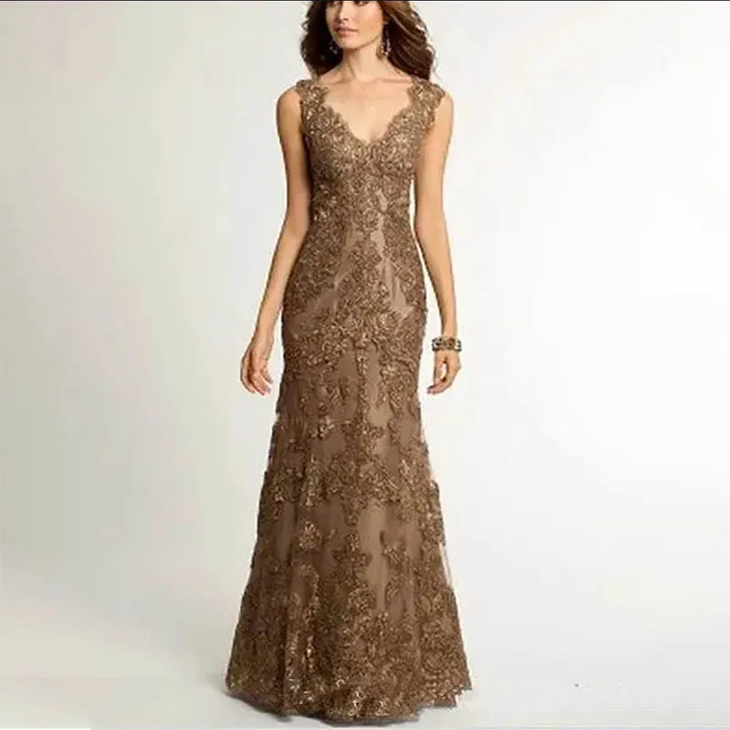 

Elegant Mother of the Bride Mermaid Trumpet V Neck Brown Lace Appliques Crystal Beaded Dress Formal Party Wedding Guest Dress