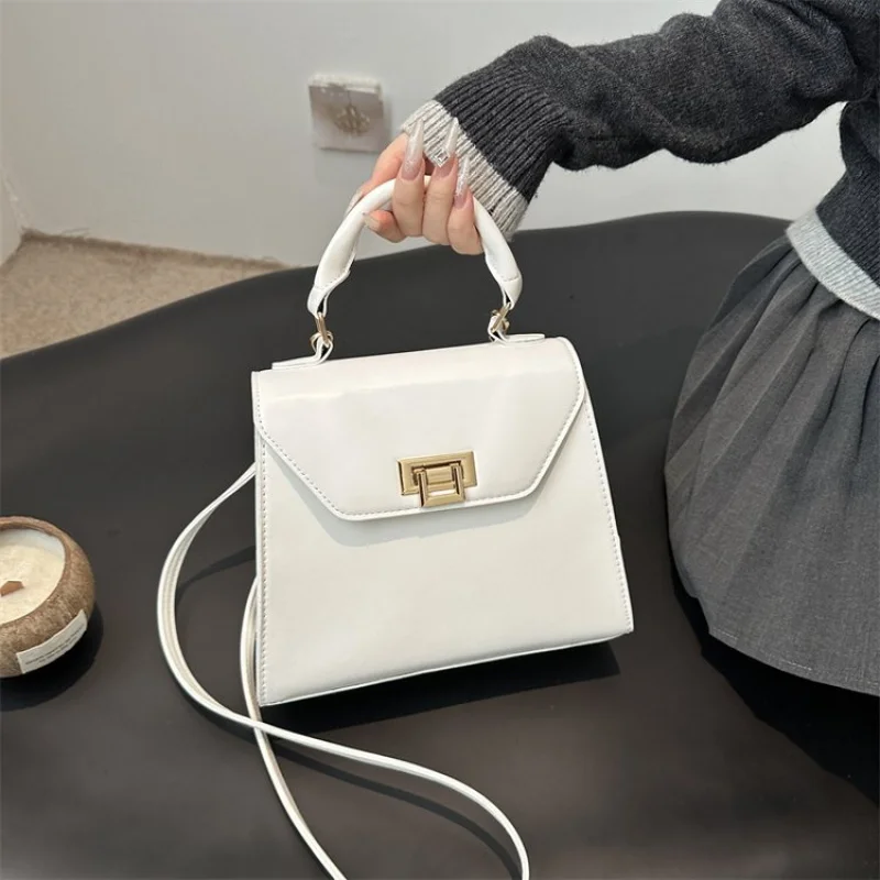 

Vintage Style Women Backpack In Leather With Antique Finishes And Roomy Compartments For Retro Style