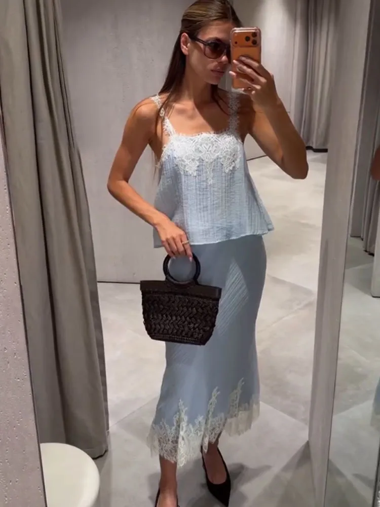 

Летний элегантный костюм с юбкой для женщин: топ с кружевными вставками и модная сексуальная юбка миди с высокой талией.