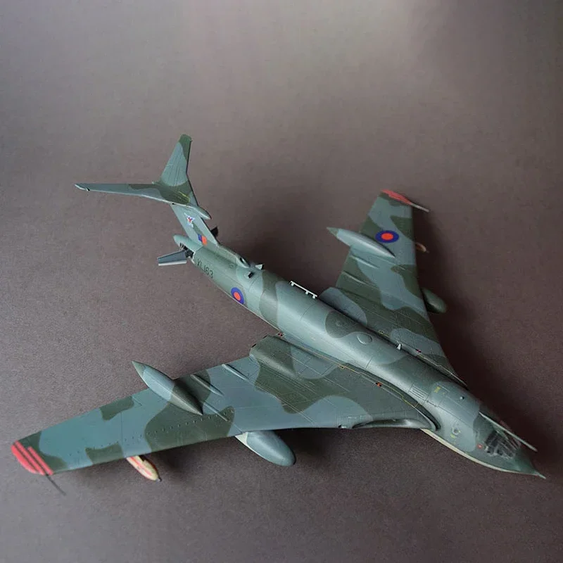 万里の長城ホビー 1/144 L1005 イギリス空軍勝者 K.2 空中タンカー組立航空機スケールモデルキット