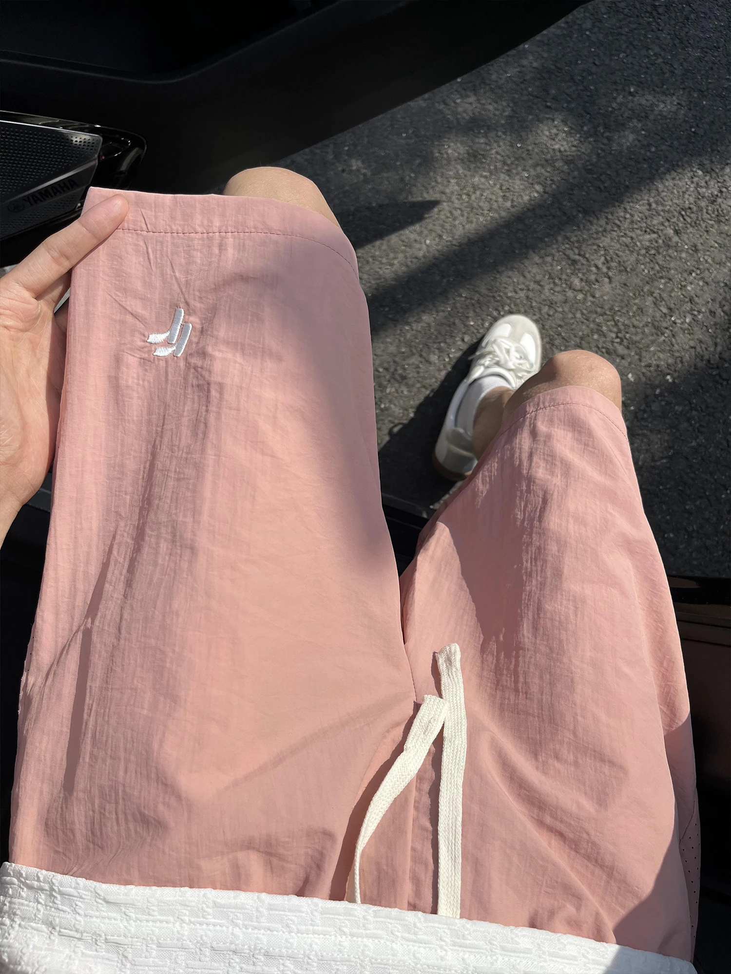 

Мужские летние шорты из ледяного шелка с вышивкой, быстросохнущие, розовые, для активного отдыха, повседневные, свободные, пляжные, прямые, до середины икры