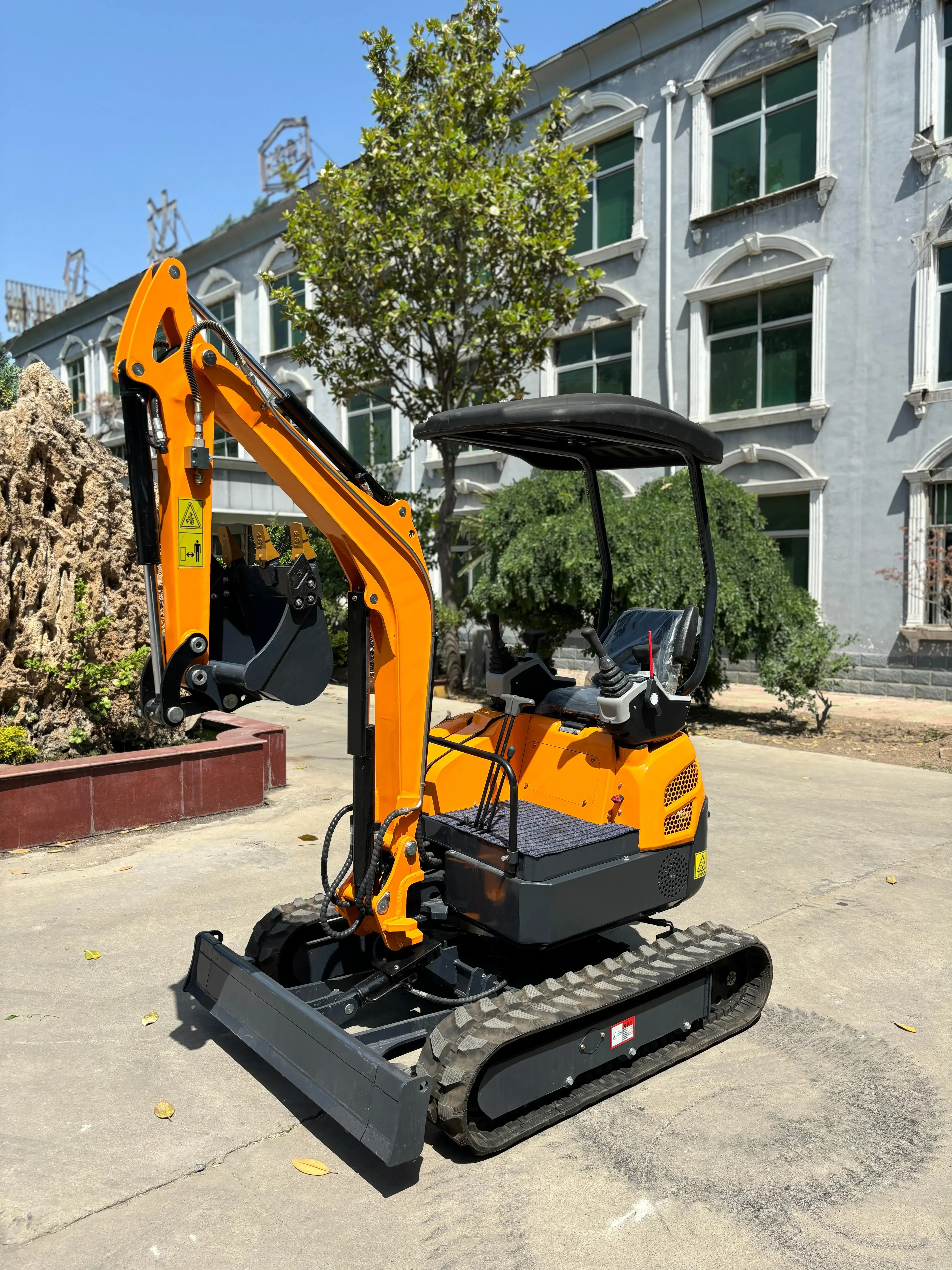 High Quality Hydraulic Tracked Crawler 1.2ton Spare Parts Mini Excavator Digger For Sale