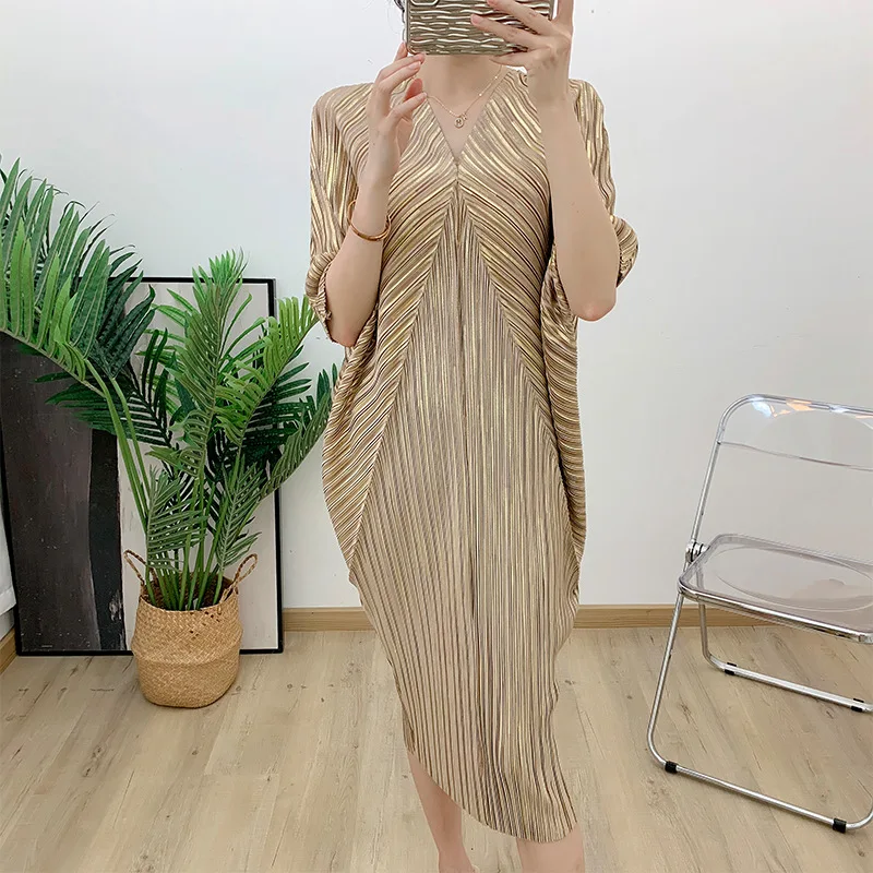 Pleated V-neck plus Size Women\'s Clothing High-Grade Bright Silk Batwing Sleeve Beautiful Slim Fit Slimming Dress [Ys381404]