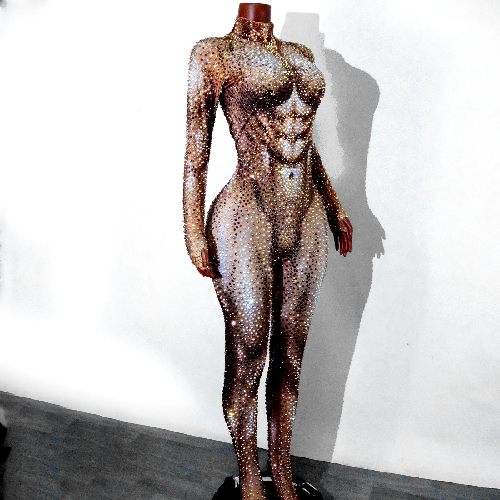 섹시한 남자 점프 슈트 반짝 이는 진주 누드 근육 Rhindiamond 무대 의상 생일 파티 나이트 클럽 댄스 축하 Dsgo 의상