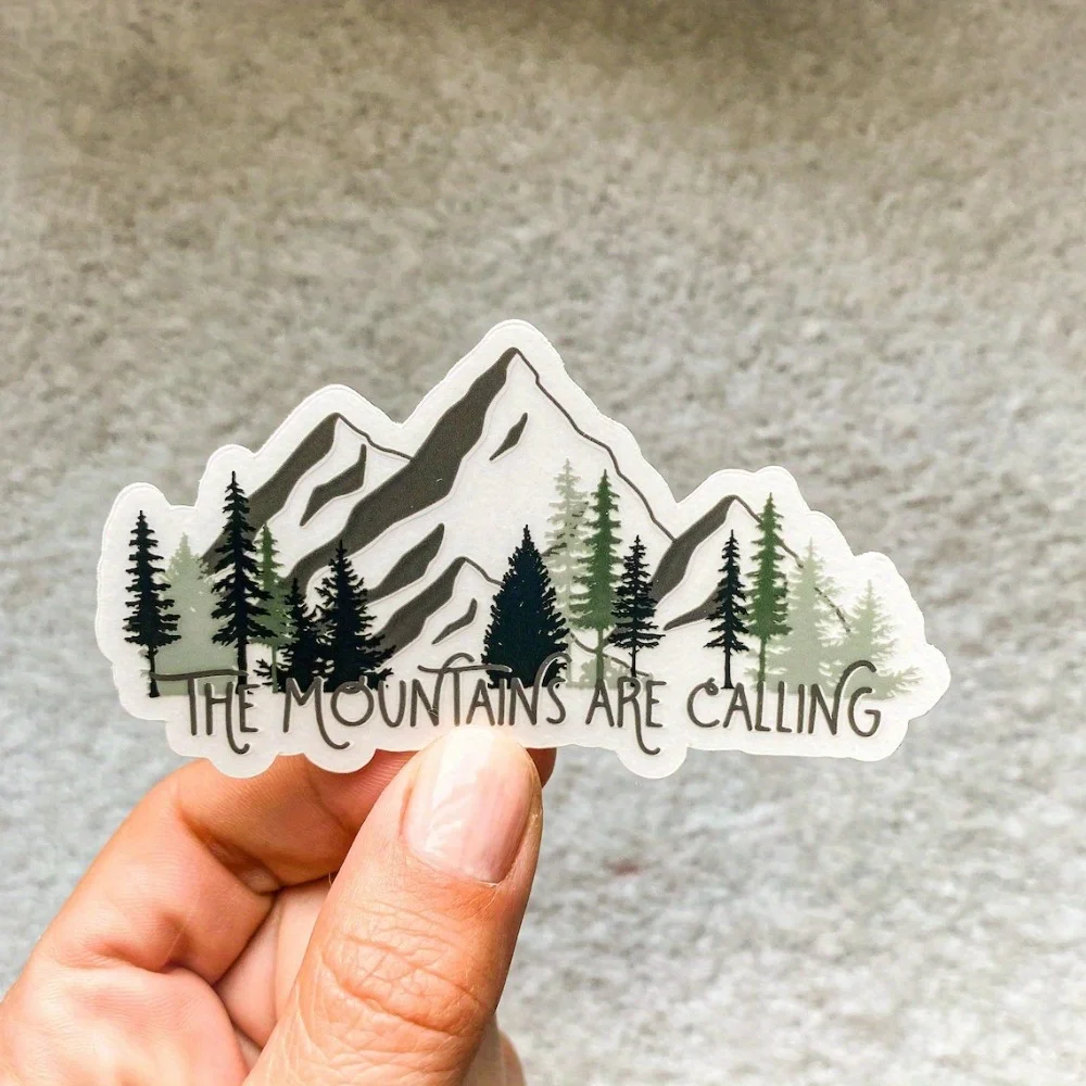 

Виниловые наклейки на горную тематику — прочный пластиковый дизайн «Mountain is Calling» для бамперов, бутылок с водой, ноутбуков