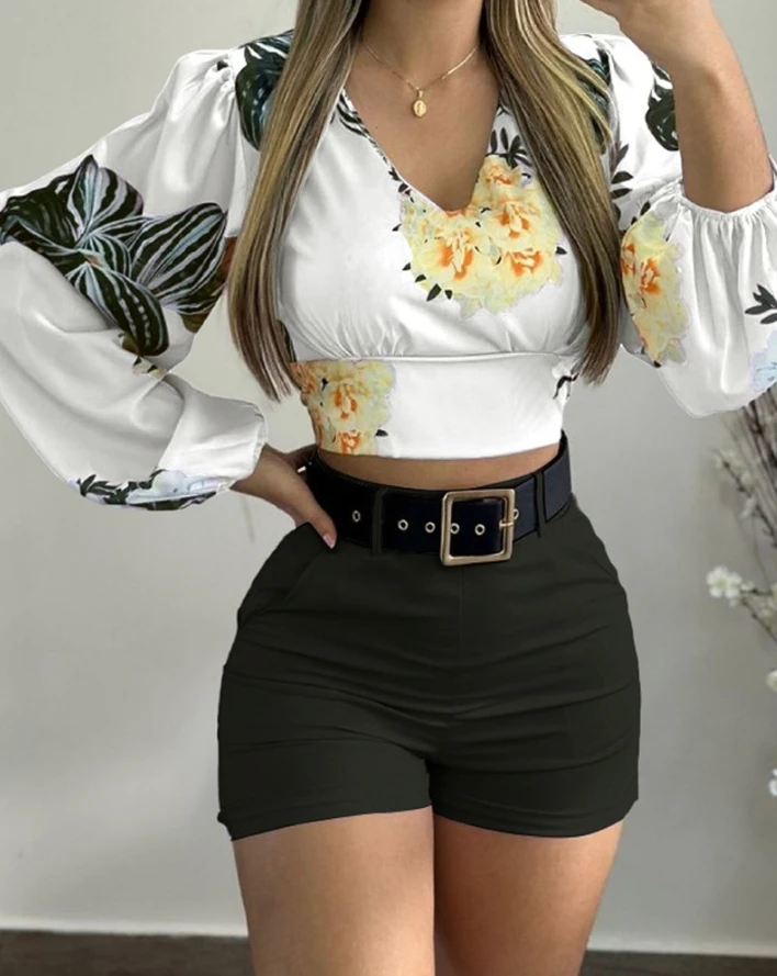 

Casual Two Piece Set for Women 2024 Summer Long Sleeve Floral Print V-Neck Crop Top & High Waist Skinny Shorts Set with Belt