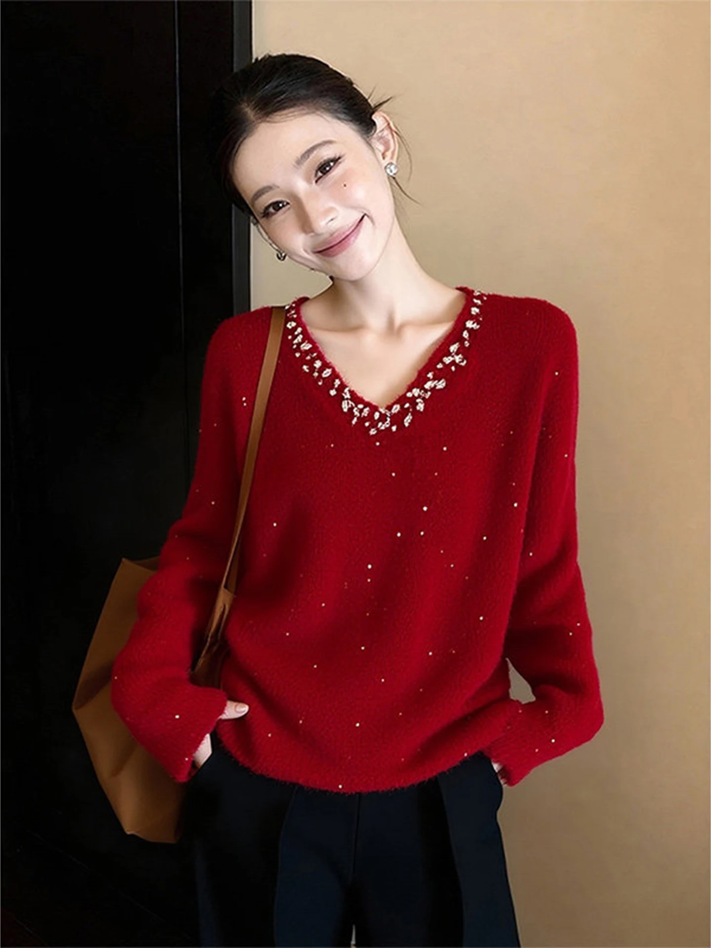 

Red V-Ne Beaded Knitwear Women's Loose Fit Overhead Sweater New Year Gentle Lazy Sle Winter Slimming Long Sve Crew Ne