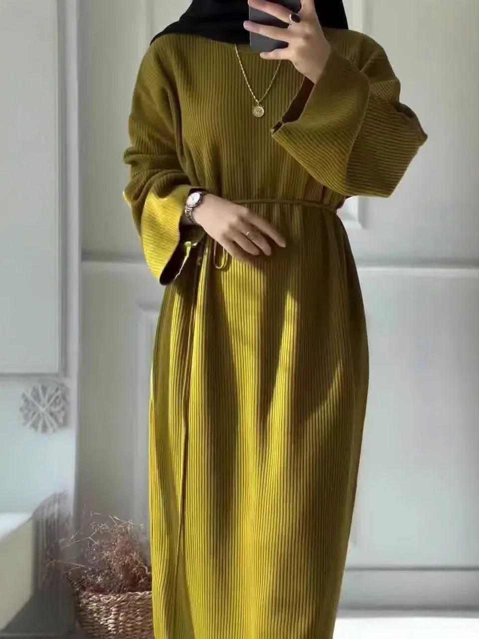 중동 스타일 니트 풀오버 크루넥 드레스 캐주얼 엘레강스 모던 드레스 퍼프 소매 니트 드레스 스타일리시 일상복