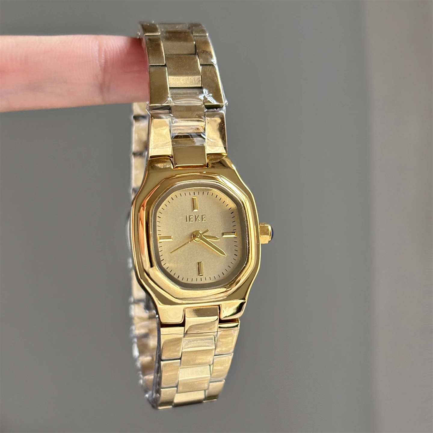 

I Simple Style Classic and Atmospheric Polygonal Steel Belt Watch for Women Light Luxury Retro Fashion Quartz Watch