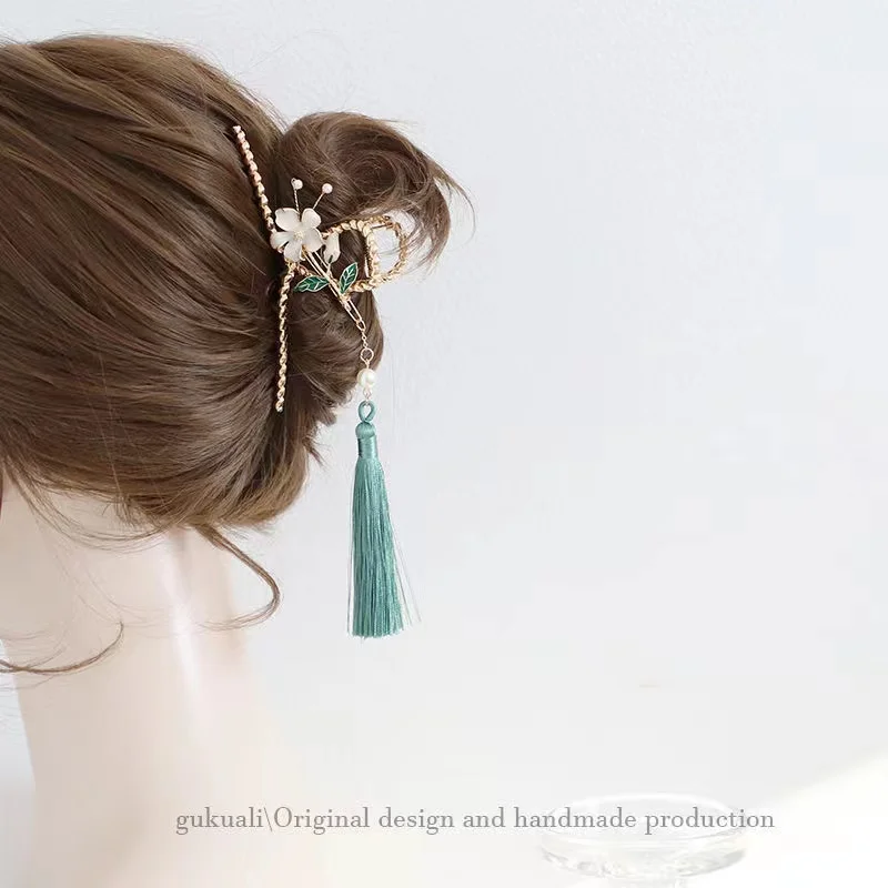 Ancient style tassel flower clip, super fairy temperament shark clip on the back of the head, high-end hair accessory