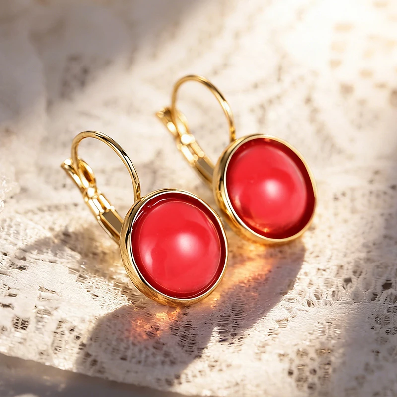 Huitan Elegante Damen-Ohrringe in Goldfarbe mit rotem Stein, stilvolle Party- und Hochzeits-Luxus-Accessoires, Metallschmuck für Damen